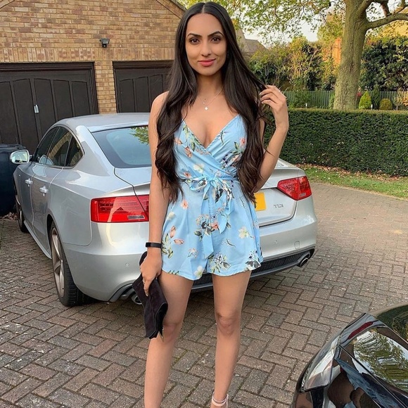 LAST ONE! NWT Floral Sleeveless Cross Back Romper - Picture 3 of 8